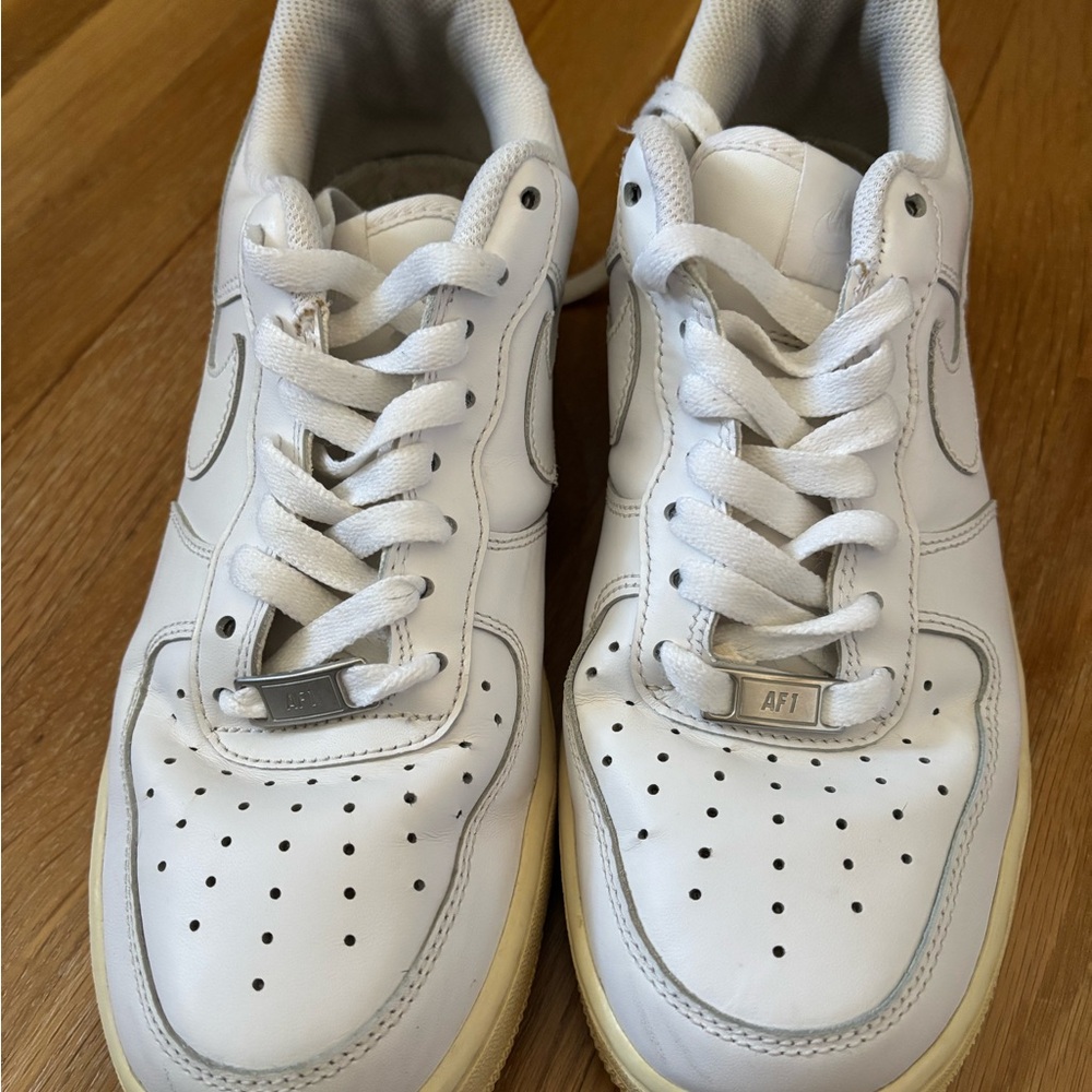 Excellent condition - Nike Air Force 1 Men’s Size 9.5 Triple White Low Sneakers